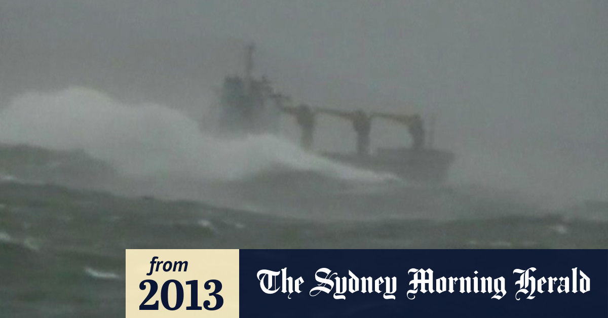 Video Cargo ship sinks off South Korea